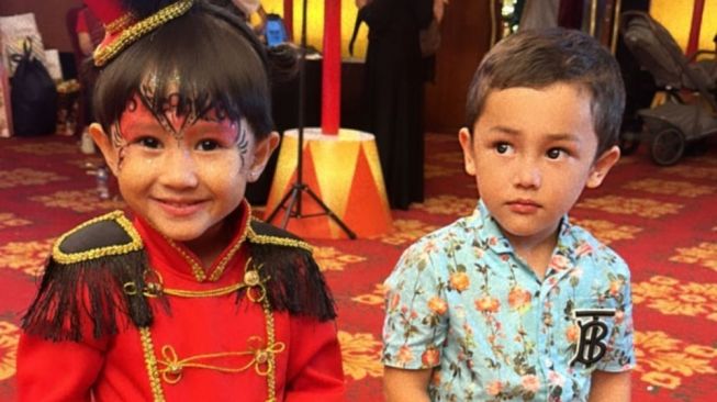  Potret Anak Artis di Ultah Ameena (Instagram/@kartikaputriworld) 