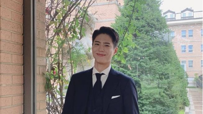 Lama Dinantikan Penggemar, Park Bo Gum Akhirnya Punya Instagram Pribadi