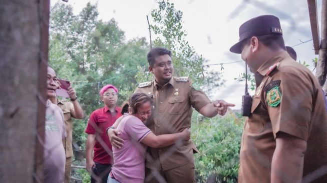 Warga: Terima Kasih Pak Bobby, Rumah Kami Direnovasi Kementerian Sosial