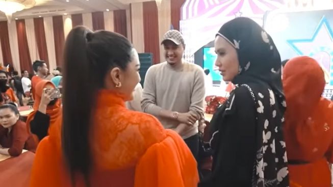 Gaya Artis dan Selebgram di Ultah Ameena (YouTube/The Hermansyah A6)