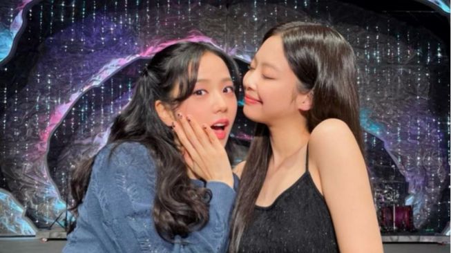 Fans Jennie & Jisoo BLACKPINK Bertengkar untuk Julukan 'IT Girl' Korea Selatan