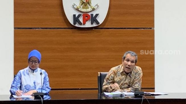 Komisi Pemberantasan Korupsi saat menggelar konfensi pers soal kekayaan Rafael Alun Trisambodo. (Suara.com/Yaumal)