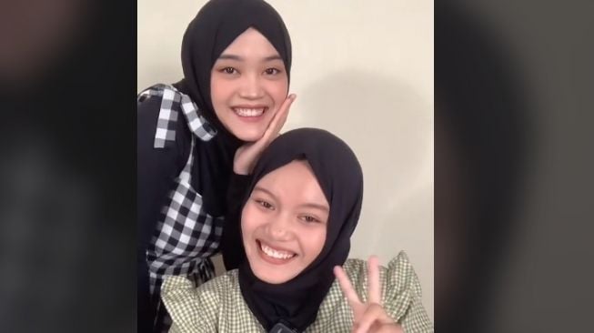 Putri Delina Akhirnya Bertemu 'Kembaran', Netizen Gempar: Sumpah Gak Bisa Bedain