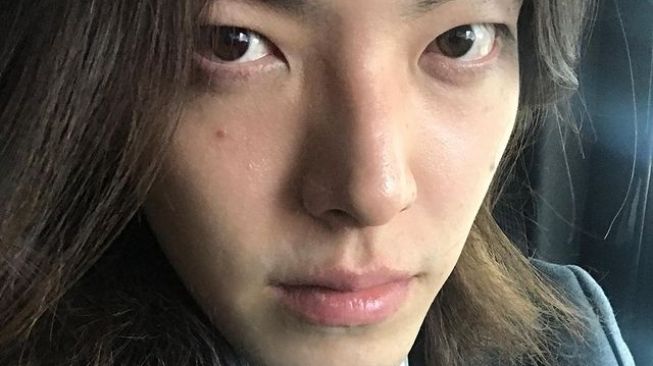 Potret Kim Woo Bin Berambut Gondrong (Instagram/@___kimwoobin)