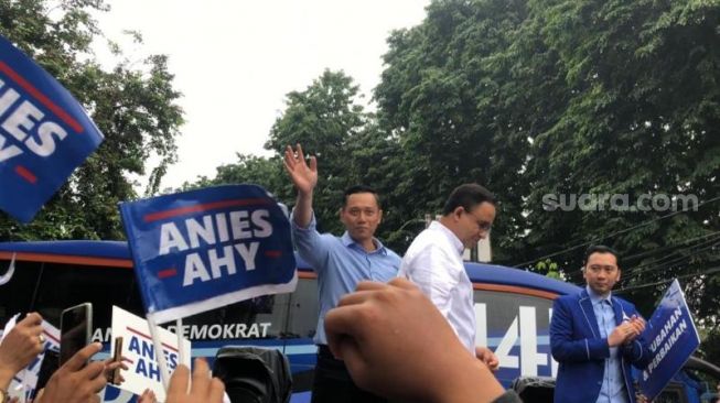 Anies Baswedan dan AHY di kantor DPP Partai Demokrat. (Suara.com/Novian)