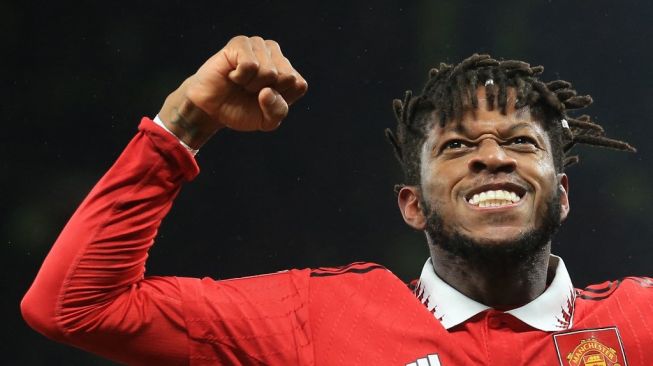 Gelandang Manchester United asal Brasil, Fred, melakukan selebrasi setelah mencetak gol ketiga timnya pertandingan sepak bola putaran kelima Piala FA 2022-2023 antara Manchester United vs West Ham di Old Trafford di Manchester, barat laut Inggris, pada 1 Maret 2023.Lindsey Parnaby / AFP