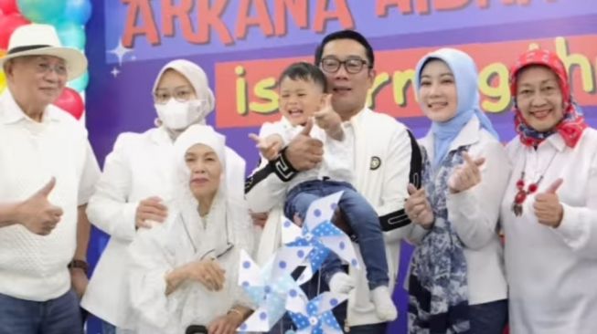 Kekayaan Ridwan Kamil Tembus Rp23,7 M, tapi Anak Bontot 'Cuma' Dapat Kado Pohon Pisang