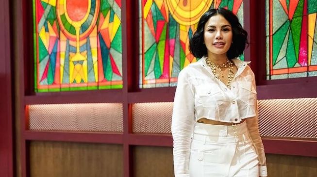 Potret Nikita Mirzani Pakai Outfit Terbuka di Acara Luna Maya (Instagram/@nikitamirzanimawardi_172)