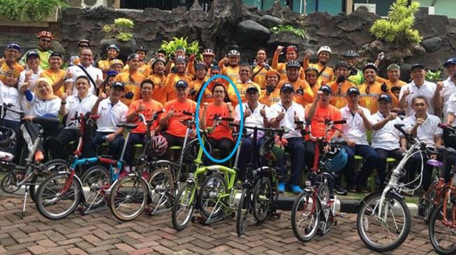 Sri Mulyani berfoto dengan sepeda brompton (Ist)