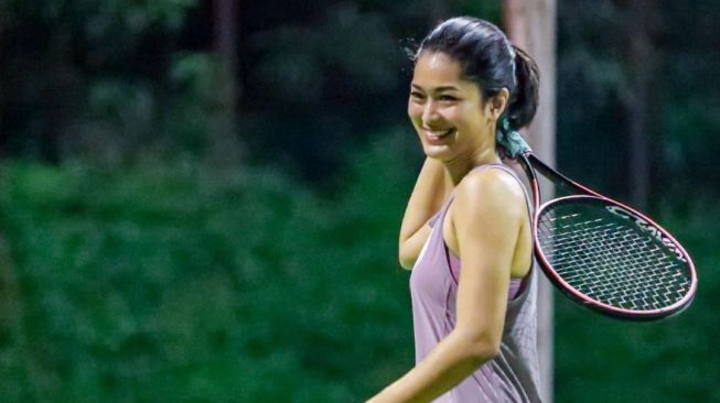 Gaya Artis Main Tenis (Instagram/@prisia) 