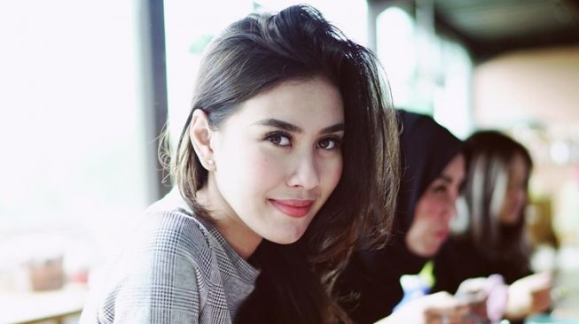 Bikin Konten Bareng Syahnaz Sadiqah, TikTok Ayu Dewi Banjir Hujatan: Ngapain Diajak Sih?