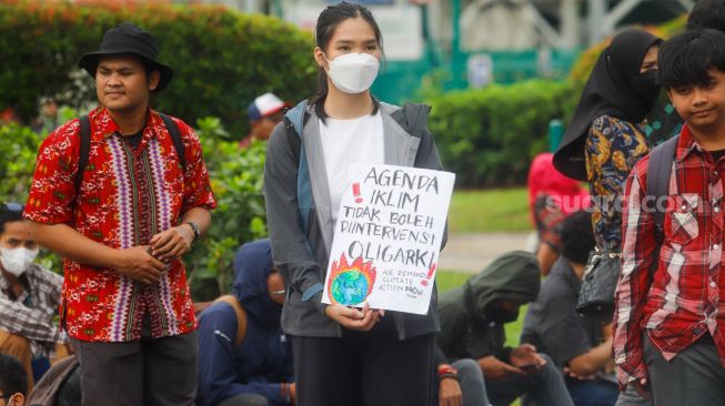 Dilema Gen Z, Peduli Isu Lingkungan tapi Masih Kecanduan Fast Fashion