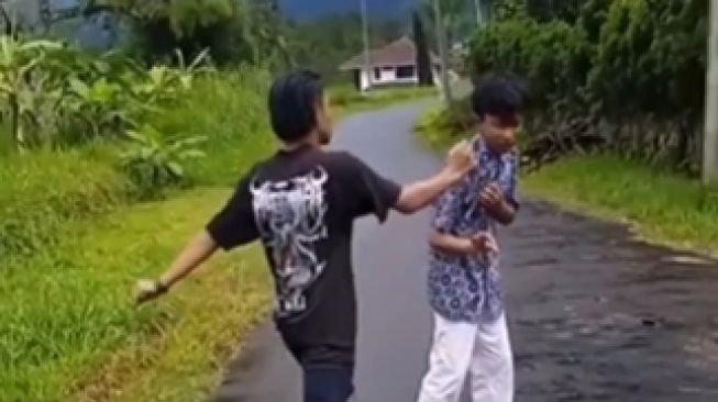 Viral Video Pelajar Dianiaya Gerombolan Pemuda di Pasuruan