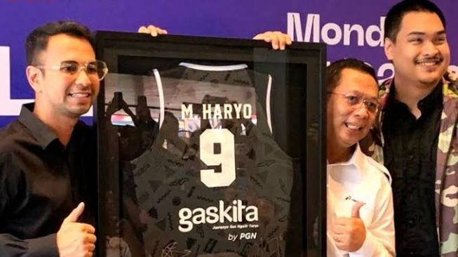 Raffi Ahmad sebagai Chairmen Rans PIK Basketball mengumumkan tim basketnya bekerja sama dengan PGN sebagai sponsor utama. [dokumentasi pribadi]