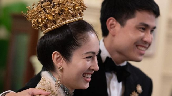 Potret Pernikahan Transgender Nong Poy (Instagram/@bazaarthailand)
