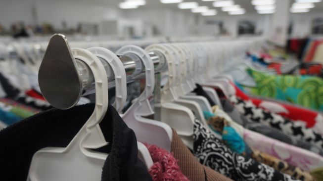 4 Manfaat Berbelanja di Thrift Shop, Surganya Barang Bekas Berkualitas