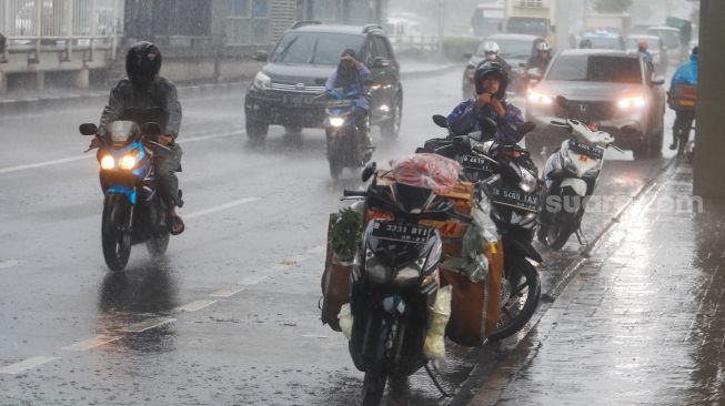 Ramalan Cuaca Malang 1 Desember 2023: Hujan Petir Jelang Siang, Waspada Angin Kencang