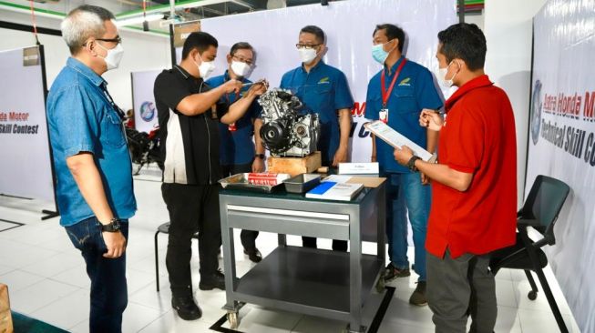 PT Astra Honda Motor (AHM) menggelar kompetisi teknik sepeda motor bagi para teknisi sepeda motor Honda yang ke-27 [PT AHM].