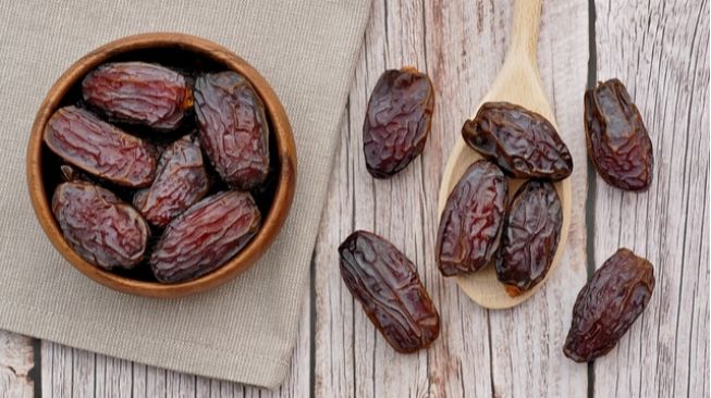 5 Amalan Sunnah Buka Puasa, Makan Kurma hingga Tidak Berbuka Secara Berlebihan
