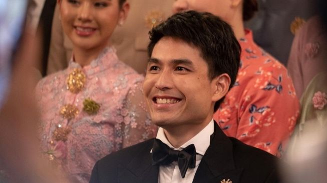 Potret Pernikahan Transgender Nong Poy (Instagram/@bazaarthailand)