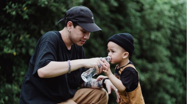 Ingin Anak Memiliki Sikap Empati? Yuk Terapkan 8 Cara Menumbuhkannya!