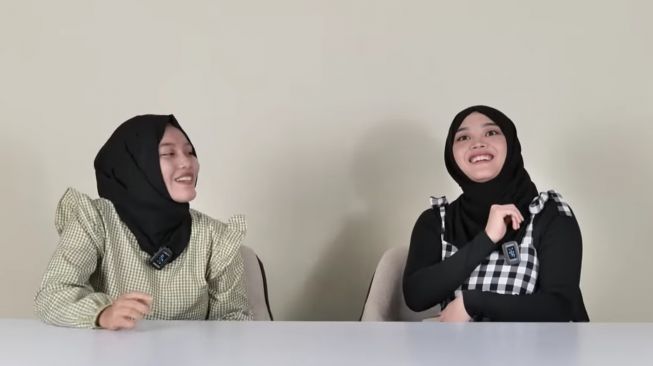 Momen Putri Delina Ketemu Kembaran (YouTube/Putri Delina) 