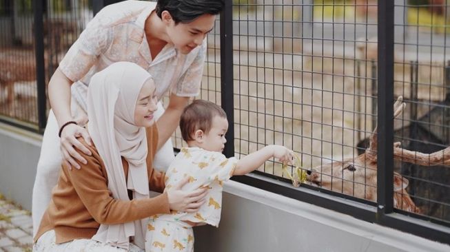 Potret Rey Mbayang Dampingi Istri saat Hamil hingga Lahiran (Instagram/@rey_mbayang)