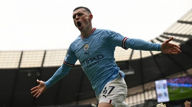 Pemain Manchester City Phil Foden rayakan gol ke gawang Newcastle dalam pertandingan pekan ke-26 Liga Inggris di Etihad Stadium, Sabtu (4/3/2023). [AFP]