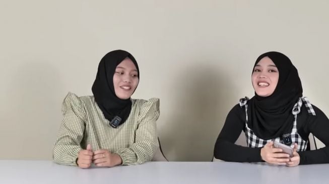 Momen Putri Delina Ketemu Kembaran (YouTube/Putri Delina) 