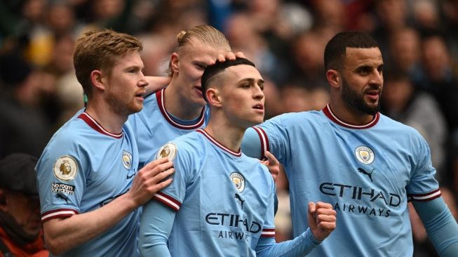 Pemain Manchester City Phil Foden rayakan gol ke gawang Newcastle dalam pertandingan pekan ke-26 Liga Inggris di Etihad Stadium, Sabtu (4/3/2023). [AFP]