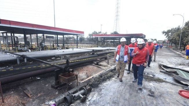 Direktur Logistik & Infrastruktur Pertamina Erry Widiastono beserta jajaran mengunjungi langsung lokasi insiden di Terminal Bahan Bakar Plumpang, Jakarta, Sabtu (4/3/2023). ANTARA/HO - Pertamina