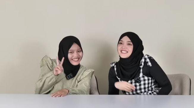 Artis Punya Kembaran Tak Sedarah (YouTube/Putri Delina) 