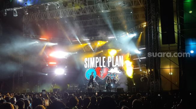 Guncang Panggung Everblast Festival 2023, Simple Plan Sapa Penonton: Aku Cinta Kalian