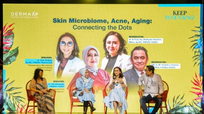 Hadir sebagai pembicara di acara talkshow bertema "Skin Microbiome, Acne, Aging: Connecting The Dots" yang digelar oleh Derma XP: dr. Lilik Norawati, Sp.KK, FINSDV, FAADV, CCA. selaku Dermatologist Klinik Kartika Estetika RSPAD Gatot Soebroto; dr. Dian Pratiwi, Sp.KK, FINSDV, FAADV, CCA. selaku Dokter Kulit dan Kelamin Erha Derma Center Kemanggisan, juga turut hadir sebagai moderator DR. dr. M. Yulianto Listiawan, MD.PhD, FINSDV, FAADV selaku Ketua PERDOSKI (Perhimpunan Dokter Spesialis Kulit dan Kelamin Indonesia) dan dr. Ni Putu Ary Widhyasti Bandem, MKes, Sp.KK, FINSDV, FAADV selaku Dokter Kulit di Surabaya Skin Centre. (Foto: Dok. Istimewa)