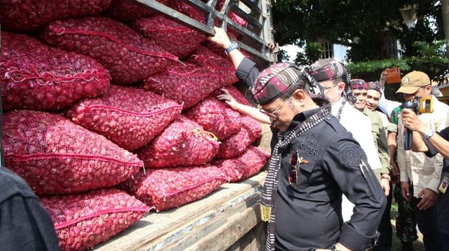 Data BPS menunjukkan luas panen dan produksi bawang merah nasional semakin meningkat dari tahun ke tahun. (Dok: Kementan)