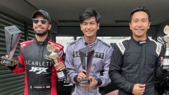 Bikin Bangga, Teuku Ryan Suami Ria Ricis Berhasil Jadi Juara ke-2 Ikut Ajang Balap Mobil