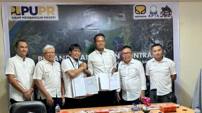 Terus Kembangkan Infrastruktur, Brantas Abipraya Bangun Jalan Nasional di Kalimantan Timur