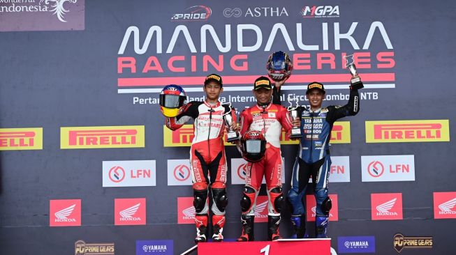 Rheza Danica Ahrens, rider AHRT naik podium teratas di seri perdana Kejuaraan Nasional (Kejurnas) Balap Motor Mandalika Racing Series [PT AHM].