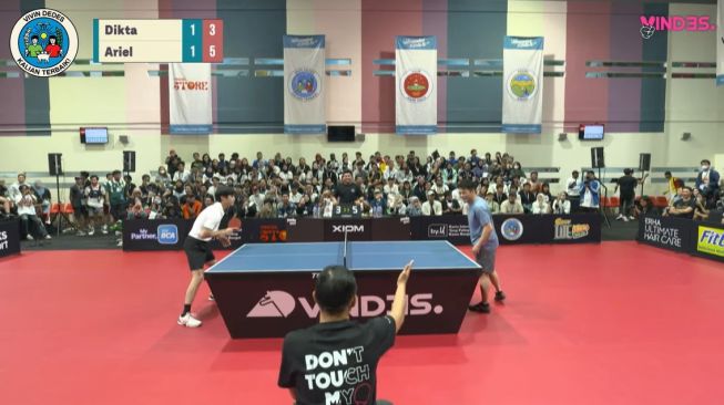 Potret Ariel NOAH dan Dikta tanding pingpong (YouTube/VINDES)