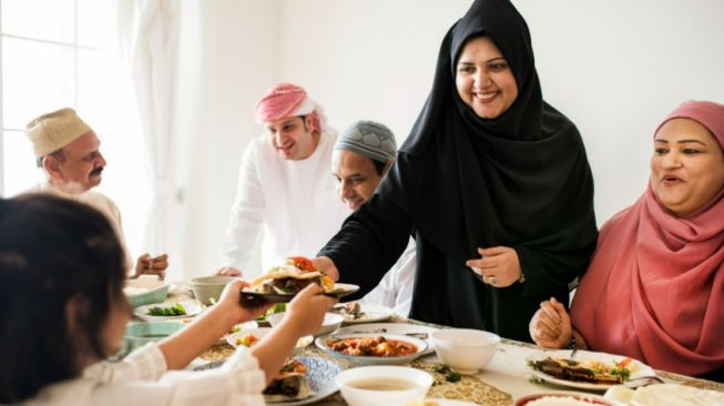 7 Cara Menolak Ajakan Bukber dengan Sopan, Sudah Ada Jadwal Buka Bersama?