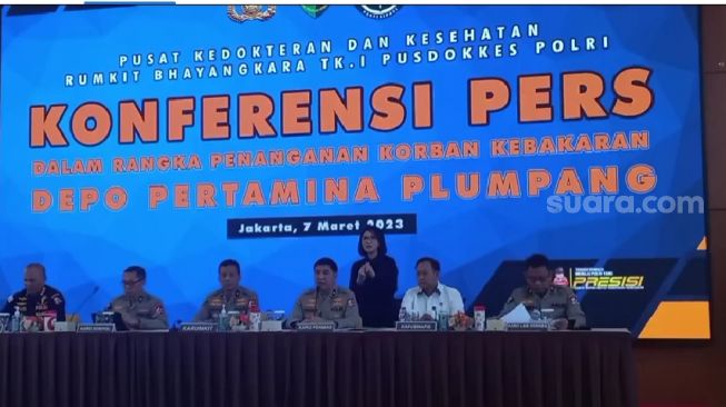 Konferensi pers penanganan korban kebakaran Depo Pertamina Plumpang, Jakarta Utara, Selasa (7/3/2023). (Live YouTube Suara-Rakha)