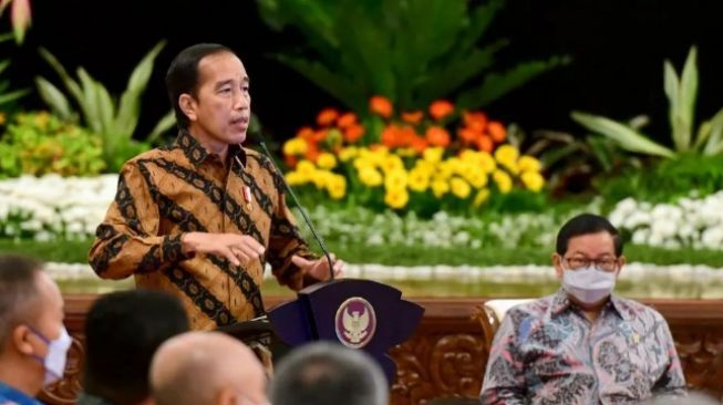 Presiden Joko Widodo bersama Sekretaris Kabinet Pramono Anung. (Instagram/@jokowi)