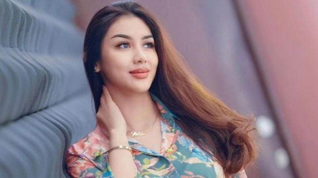 Ogah Umbar Aurat, Selebgram Rekha Lena Punya Bisnis Jualan Alat-Alat Perlengkapan Perang