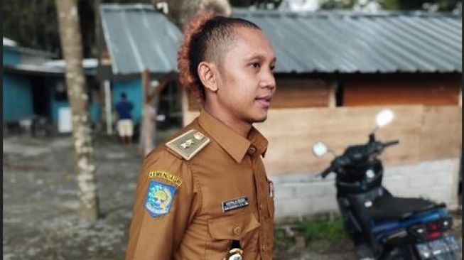 Kepala Desa di Lombok Barat Cukur Rambut Mohawk Demi Promosi Desanya