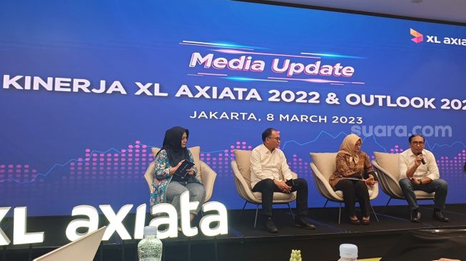 Konferensi Pers XL Axiata di Jakarta, Rabu (8/3/2023). [Indonesia/Dythia Novianty]