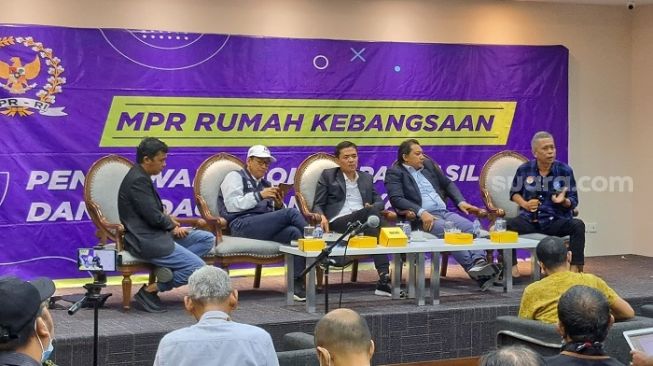 Anggota DPR RI Fraksi NasDem Taufik Basari (kedua dari kanan) dalam diskusi yang digelar di MPR RI. (Suara.com/Novian)