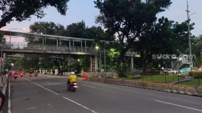 Massa KASBI dan BEM UI Bubarkan Diri, Jalan Menuju Istana Negara Kembali Dibuka