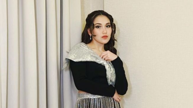 Ayu Ting Ting Tanam Benang Hidung Jelang Lebaran, Netizen: Lebih Suka Wajahnya Dulu, Sekarang Udah Nggak Asli