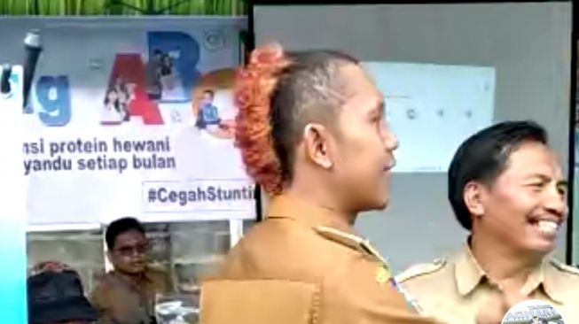 Viral Kades Punk Berambut Mohawk, Jago Ngaji dan Bahasa Arab Juga