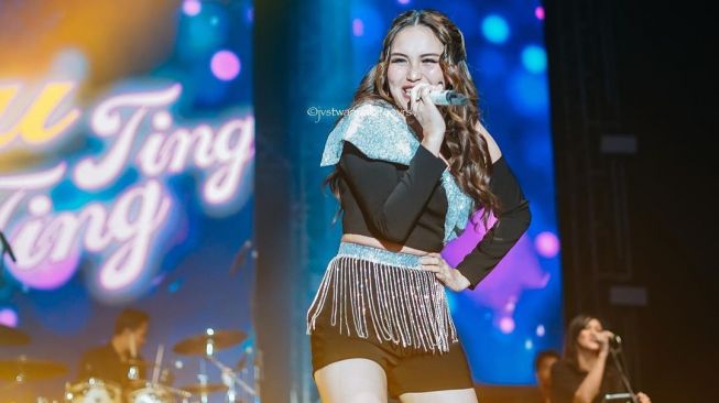 Potret Centil Ayu Ting Ting Manggung di Bandung (Instagram/@ayutingting92)